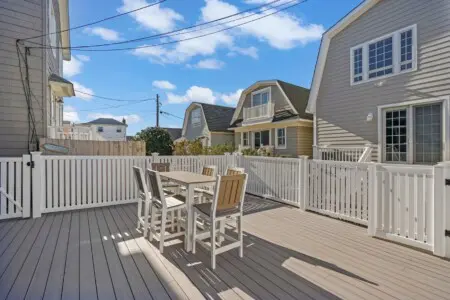 fdb6b57e af10 49c6 be1b c367dd1da665